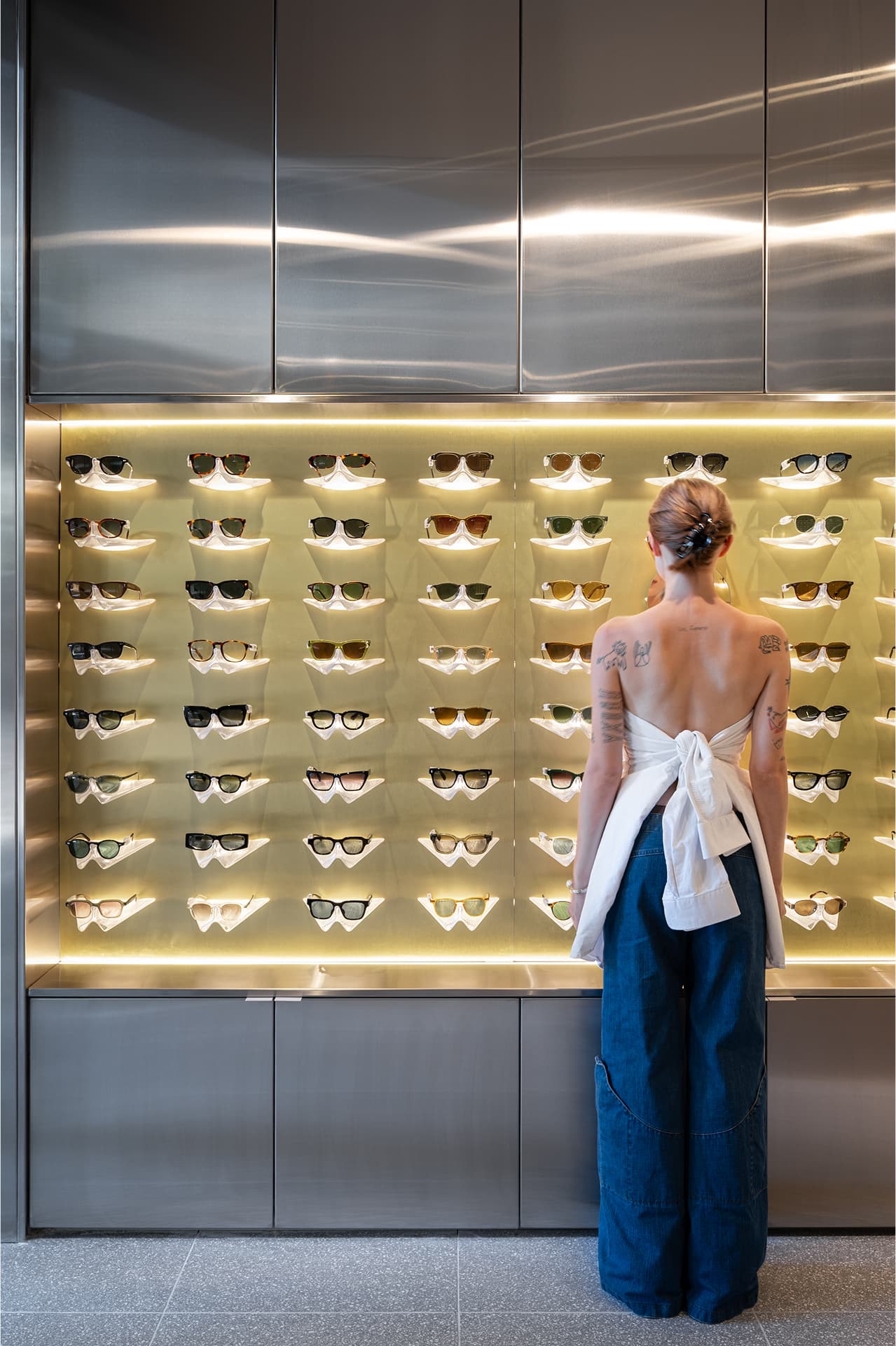 Sunglasses wall display
