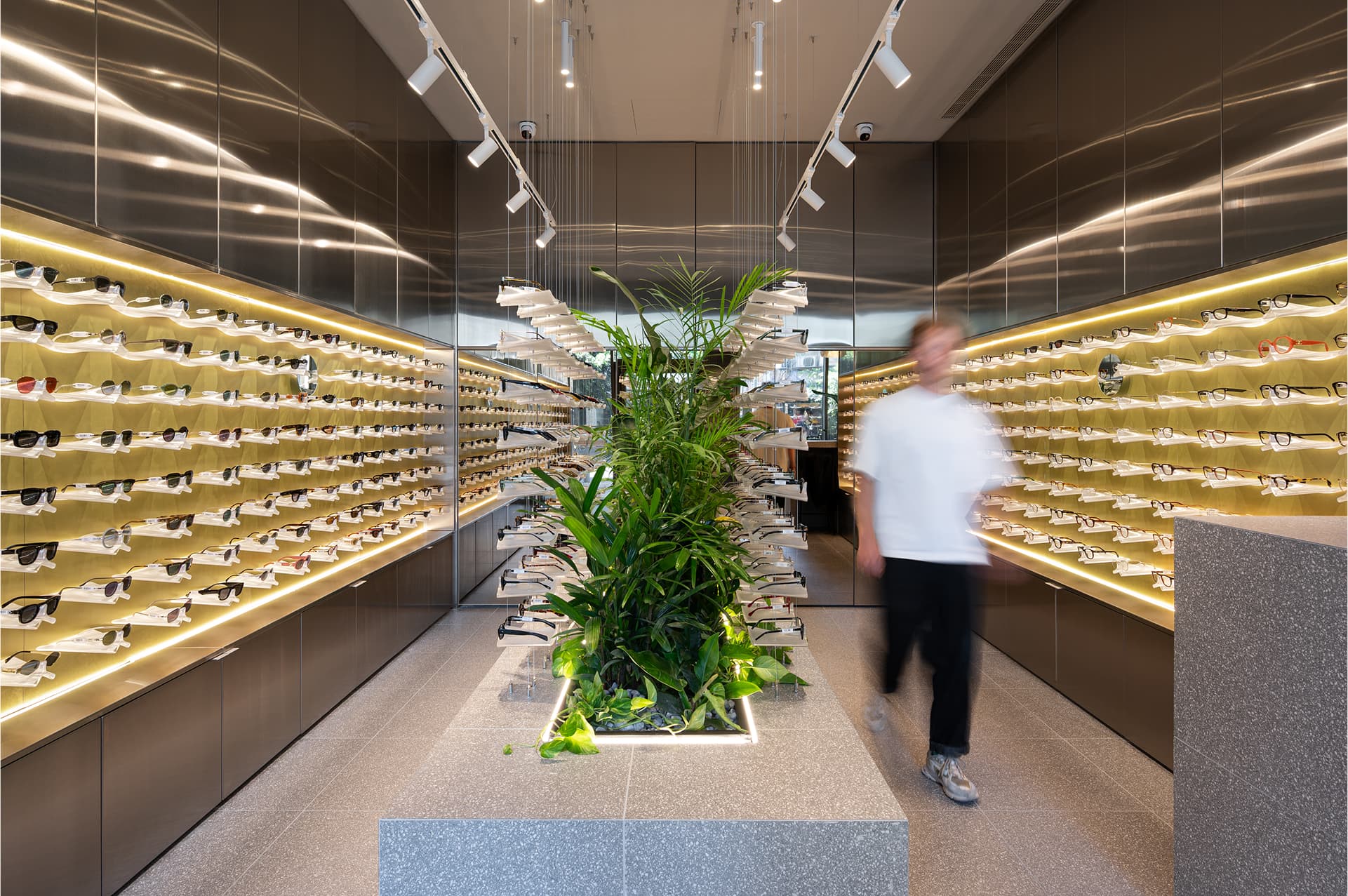 Store interior — full width