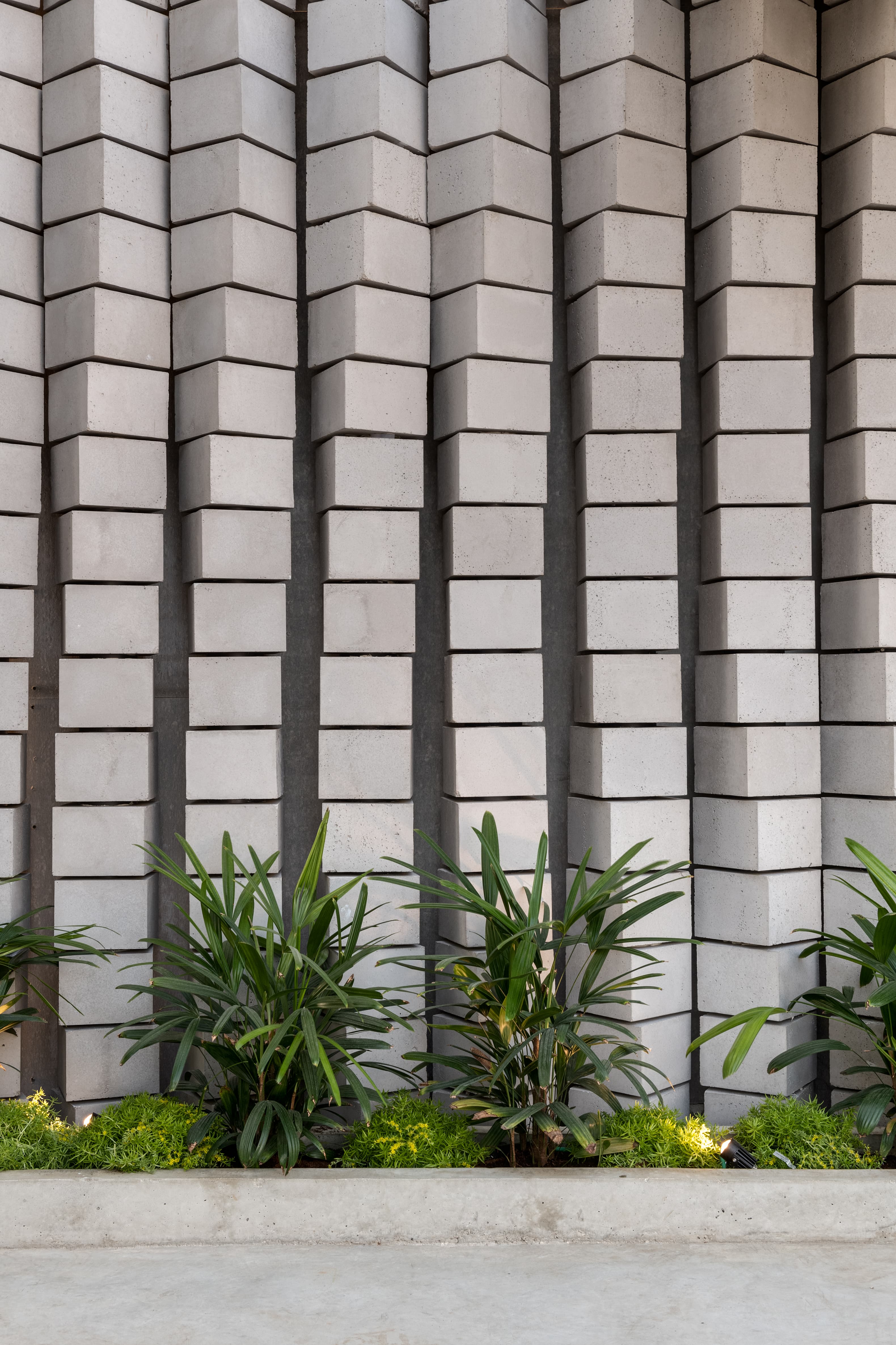 Tel Ad Facade — block rotation pattern