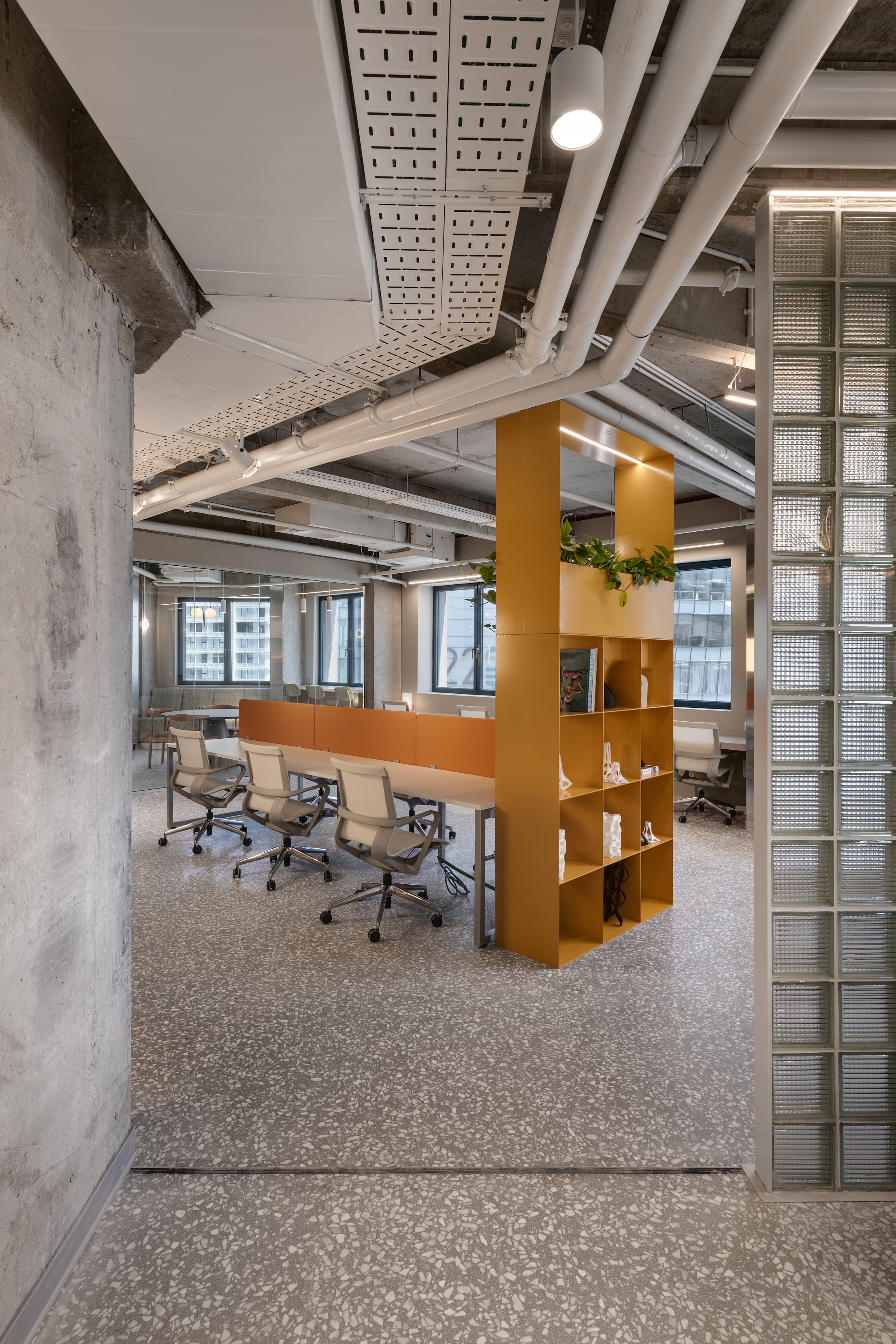 LYN Tower — office cell with natural light