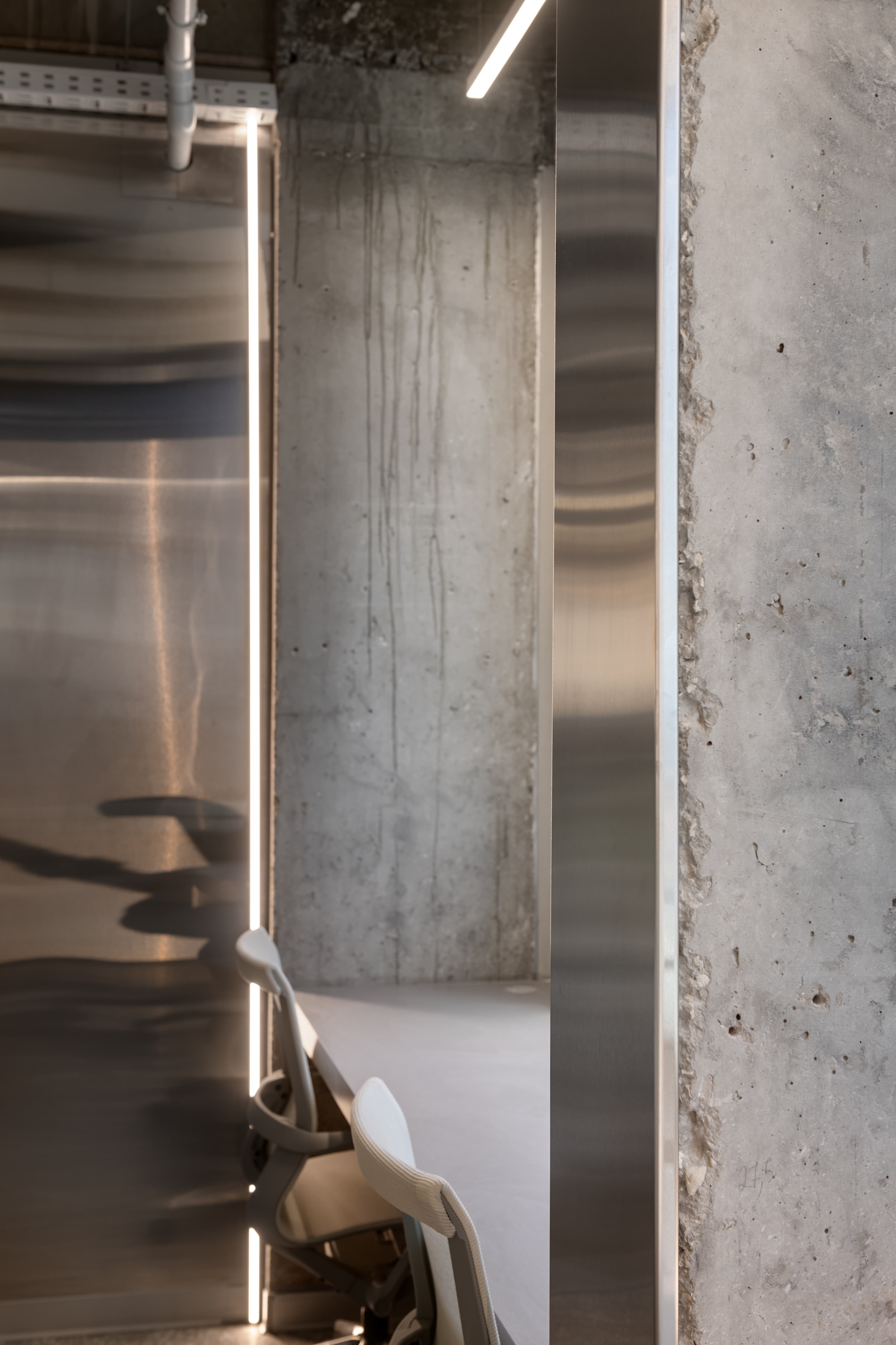 LYN Tower — polycarbonate screen